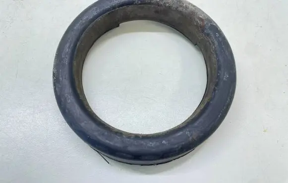 Volvo S80 Front coil spring rubber mount 9157503
