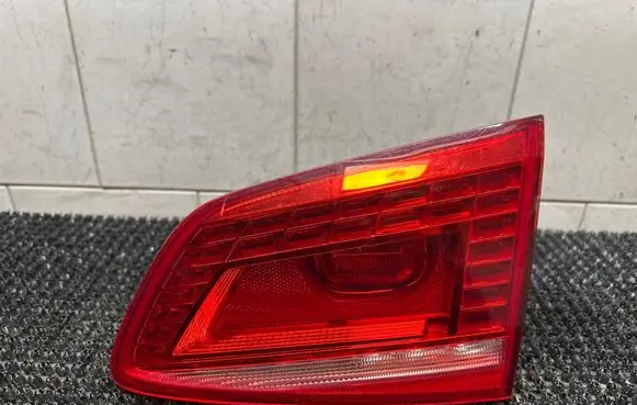 Volkswagen PASSAT B7 Tailgate rear/tail lights
