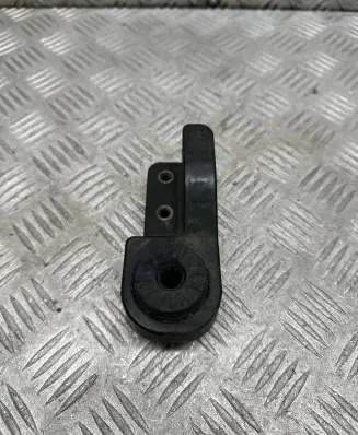 Radiator mount bracket