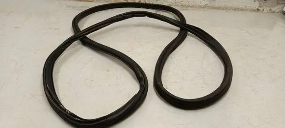 BMW i4 Trunk rubber seal (body) 7487559