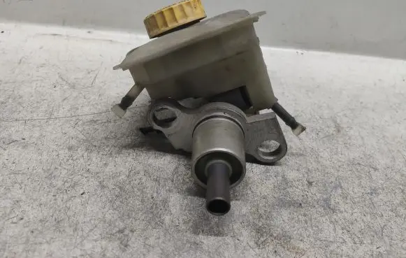 Audi A4 S4 B5 8D Master brake cylinder