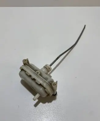 Volkswagen PASSAT B4 Vacuum valve 3A5862159