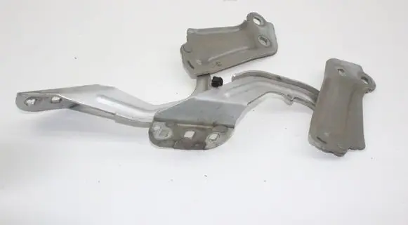 Ford Focus Engine bonnet/hood hinges BM51A16800AD BM51A16801AD