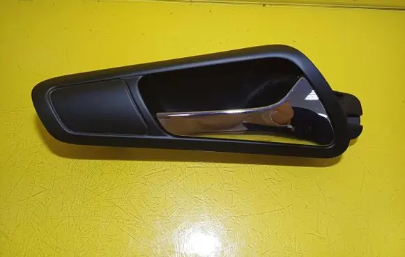Volkswagen PASSAT B6 Front door interior handle 3C1837114