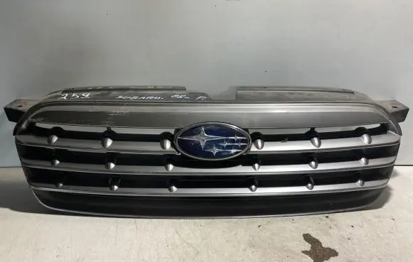 Subaru Outback Front bumper upper radiator grill 91121AG160
