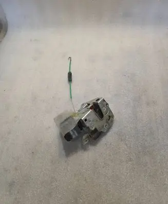 BMW 5 E34 Rear door lock 8353011