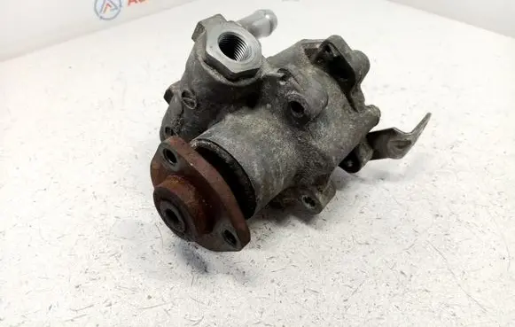 BMW 3 E90 E91 Power steering pump 6783486 32416783486