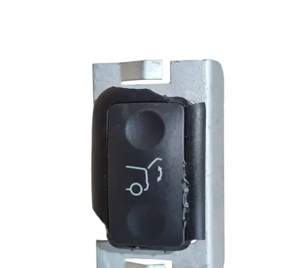 Mercedes-Benz C W204 Tailgate opening switch A2048707151 03152810