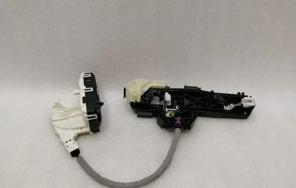Mercedes-Benz E W212 Rear door lock A2047303535 A0997300535