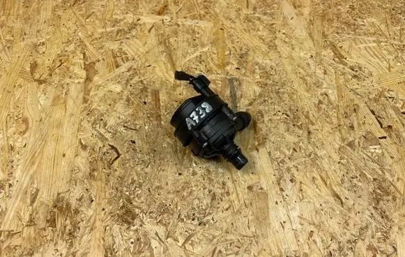 Mercedes-Benz C W205 Electric auxiliary coolant/water pump A0005003600