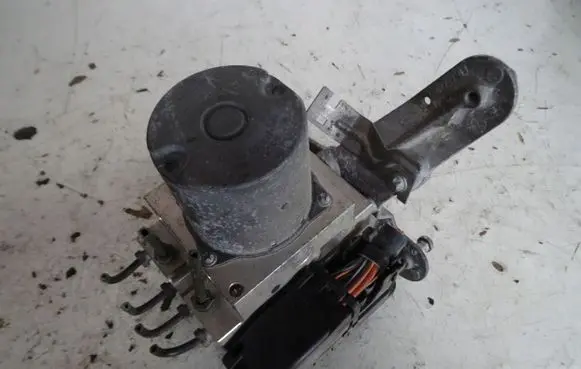 Mercedes-Benz E W211 ABS Pump A2114311312