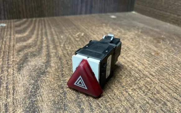 Volkswagen Transporter - Caravelle T5 Alarm switch 6Y0953235A