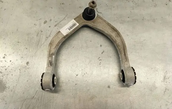 Volvo XC90 Front lower control arm/wishbone 31360633 32395243