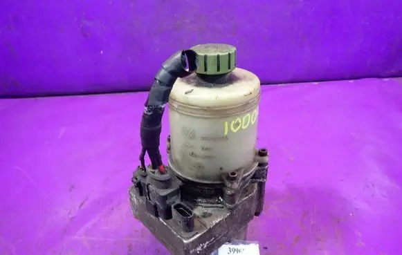 Volkswagen Polo Power steering pump 6Q0423371A