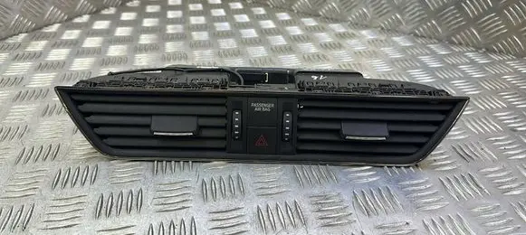 Skoda Superb B8 (3V) Dash center air vent grill 3V0820951C