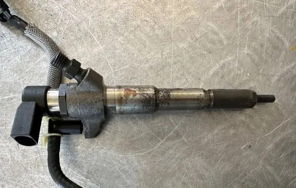 Renault Master III Fuel injector 166000372R