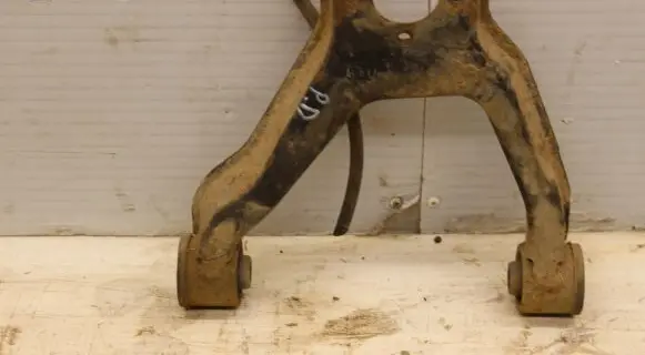 Mitsubishi Pajero Front lower control arm/wishbone