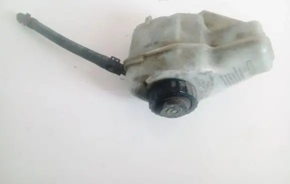 Audi A3 S3 8P Brake fluid reservoir 03350886471 03.3508-8647.1