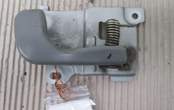 Mitsubishi Space Runner Front door interior handle