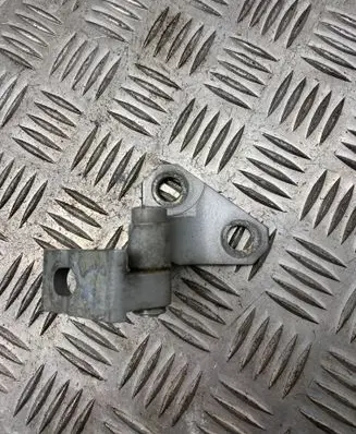 Volkswagen PASSAT B6 Front door upper hinge
