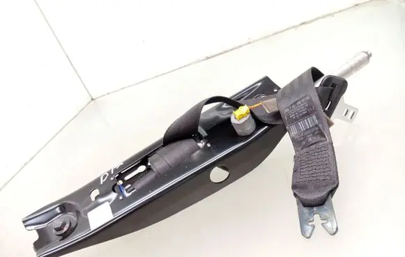 Volvo V70 Front seatbelt 39818796