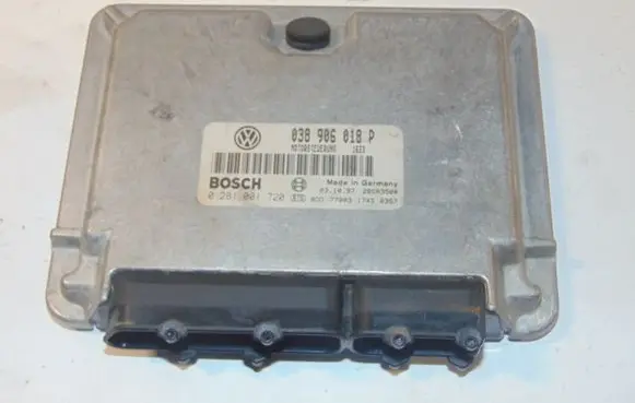 Volkswagen PASSAT B5 Engine control unit/module 038906018P