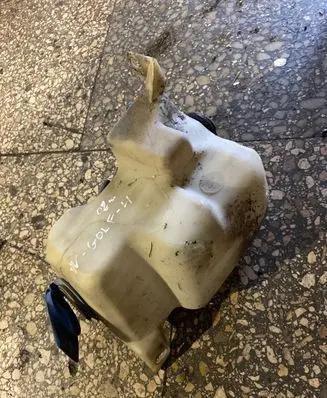 Volkswagen Golf IV Windshield washer fluid reservoir/tank 