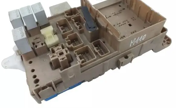 Toyota Corolla E120 E130 Comfort/convenience module 8264102040