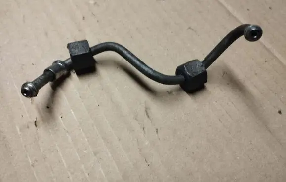 Chrysler Voyager Fuel injector supply line/pipe 