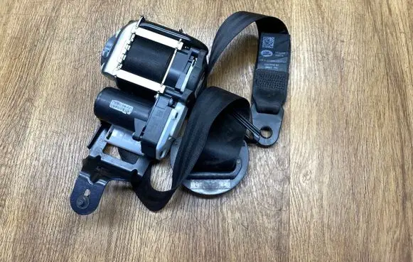 Land Rover Range Rover L405 Front seatbelt DPLA611B09 626073800