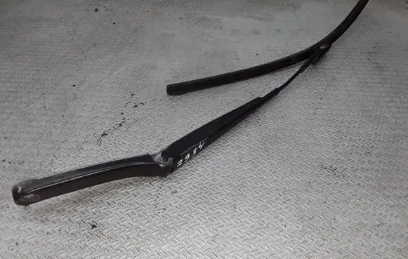 Volkswagen PASSAT B6 Windshield/front glass wiper blade 3C1955409C