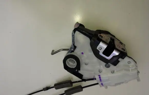 Honda HR-V Front door lock