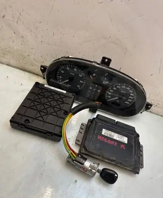 Renault Megane I Engine control unit/module 8200059086
