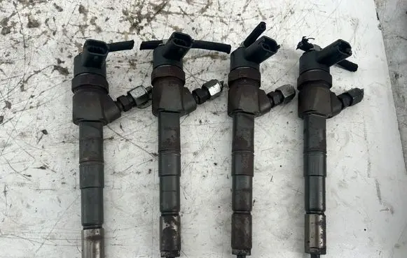 Opel Insignia A Fuel injectors set 0445110299