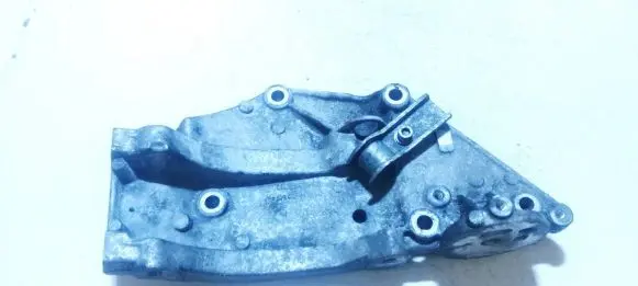Volvo C30 Engine mounting bracket 9682367380 08611