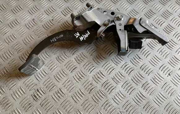 Subaru Forester SJ Brake pedal