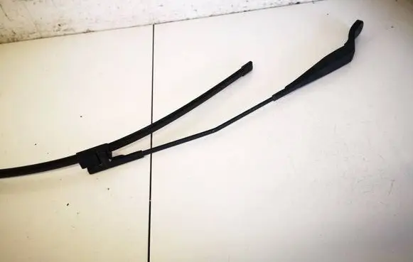Peugeot 207 Front wiper blade arm 