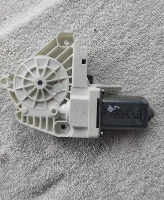 Audi A1 Front door window regulator motor 8K0959801C