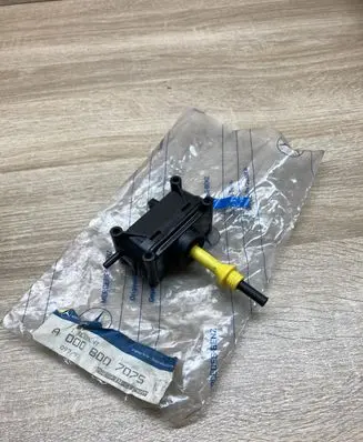 Mercedes-Benz 190 W201 Fuel tank cap lock motor A0008007075
