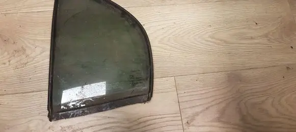 Toyota Avensis T220 Rear vent window glass 43R00049