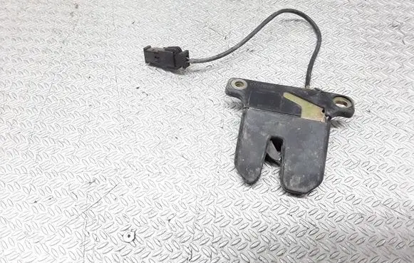 Audi A8 S8 D2 4D Tailgate/trunk/boot lock/catch/latch 827505H