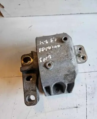 Skoda Octavia Mk1 (1U) Engine mount bracket 1J0199262