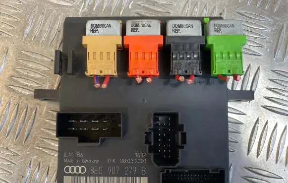 Audi A4 S4 B6 8E 8H Comfort/convenience module 8E0907279B