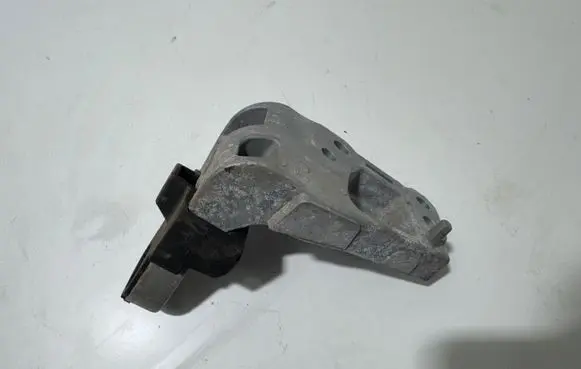 Toyota RAV 4 (XA50) Engine mounting bracket 1230325020
