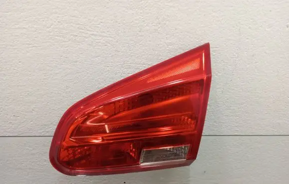 Tailgate rear/tail lights