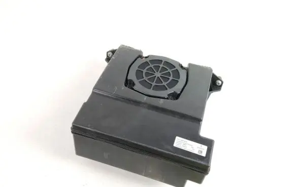 Porsche Taycan 9J1 Subwoofer speaker 9J1035915 686061 008378
