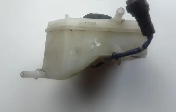 Lexus LS 460 - 600H Brake fluid reservoir 4722050220