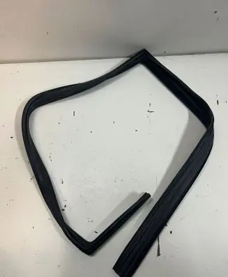 KIA Rio Rubber seal rear door window/glass 