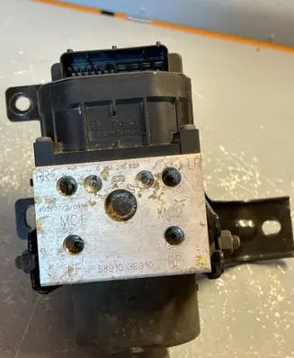 KIA Sorento ABS Pump 589103E310