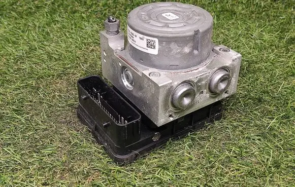 Ford Fusion II ABS Pump EG9C2C405DF